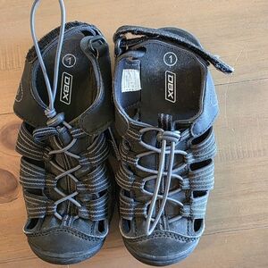 DBX Kids' Black Adventure Sandals